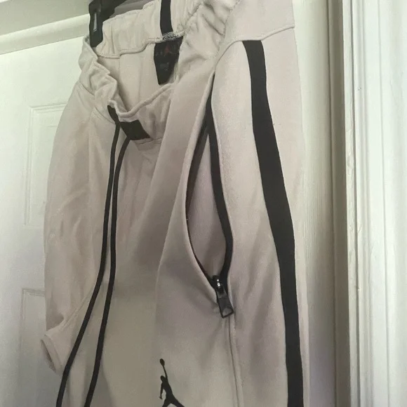 Jordan Brand Men's Beige Jogger Pants - Picture 7 of 11